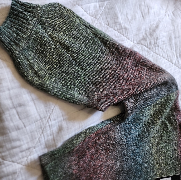 Woman's Cropped Sweater - Picture 4 of 4